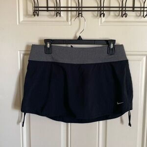 NIKE DRI-FIT BLACK /GREY SKORT. SIZE M